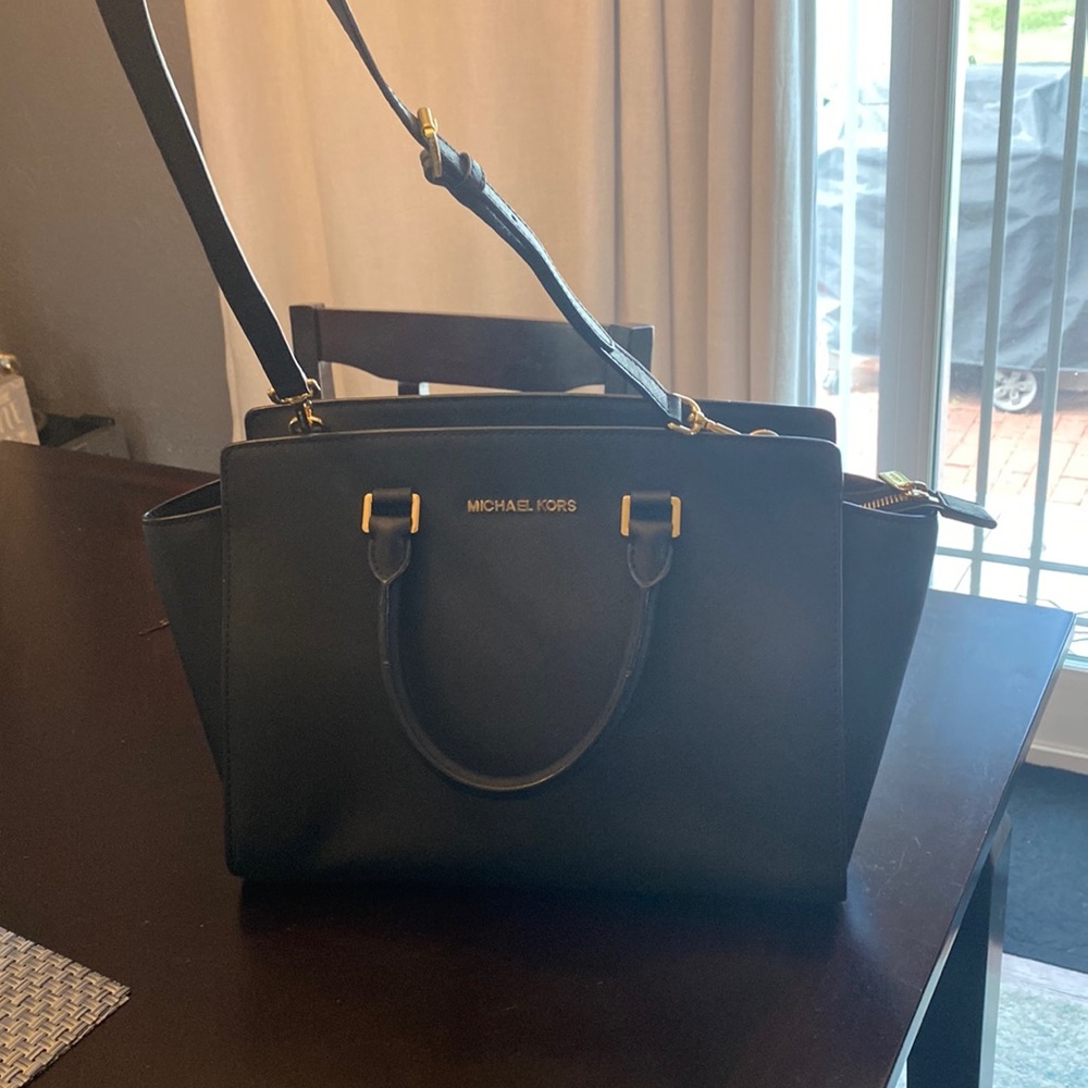 Authentic Michael Kors Black Crossbody/Tote Purse Gold Hardware